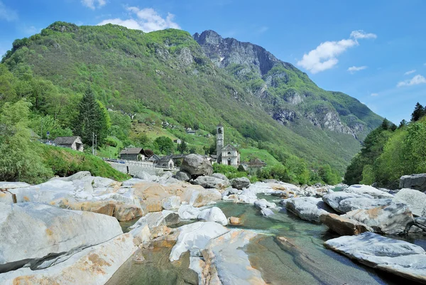 Lavertezzo, Lembah Verzasca, Kanton Ticino, Swiss — Stok Foto