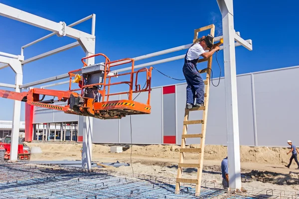 Acrobatische manier van lassen. — Stockfoto