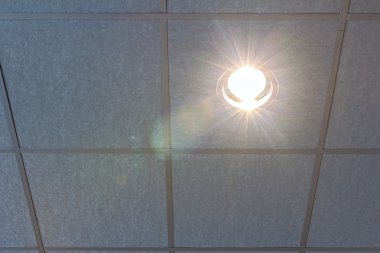 Modern ofis tavan lambaları.