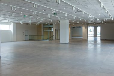 Boş bitmiş modern mega Pazar. Mimari konsepti.