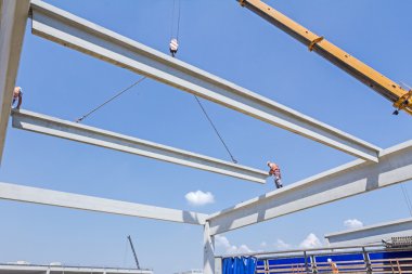 Derleme beton kiriş akrobatik yolu. Truss b yerleştirme