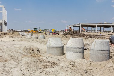Beton drenaj bacaları toplandı ve tanıklarımız dizilmiş