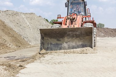 Buldozer, ön yükleyici görünümü