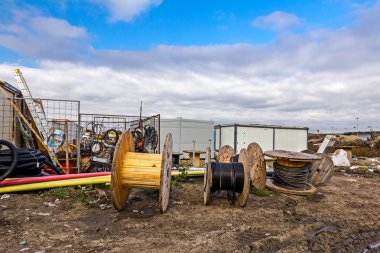 Çeşitli kablo biriktirme, açık havada kadar haddelenmiş yığılmış