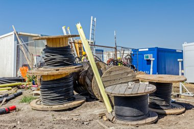 Çeşitli kablo biriktirme, açık havada kadar haddelenmiş yığılmış