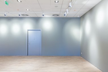 Duvardaki yansıması yakın tavan üzerinde hava kanalı ile spot