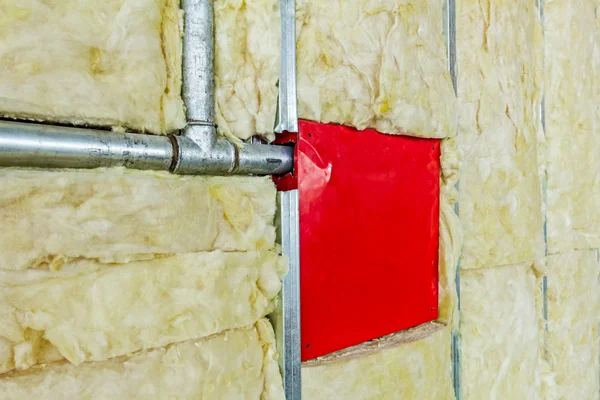 Kırmızı yangın hidrant dolap — Stok fotoğraf