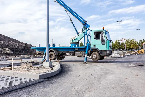 Camion avec stabilisateur stabilisateur latéral prolongé — Photo