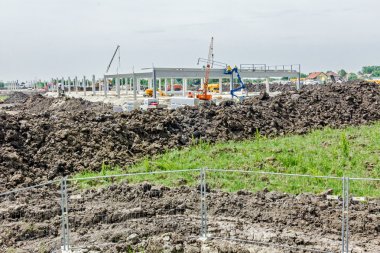 Çit teli yukarıda inşaat sitesinde görüntülemek