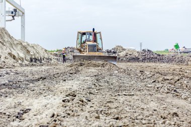 Ön tarafı ağır protip inşaat makine içinde hareket