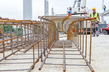 Ayağı ile temel profiline bağlı güçlendiren r yapılan arıyorsunuz