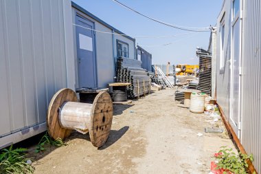Galvanizli kablo tra açık, yığın, geçici depolama malzeme