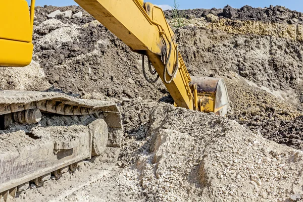 View on excavator who is working, caterpillar at construction si — Stock Photo, Image