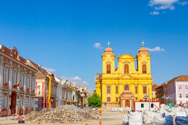 Przebudowa Rynku Miejskiego Malowniczy Widok Katedrę Jerzego Timisoara Rumunia — Zdjęcie stockowe