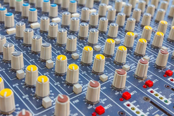 Sound Studio Adjusting Record Equipment Music Mixer — Stock Photo, Image