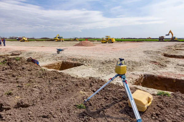 Gesamt Mittelgerät Mit Laser Zum Nivellieren Anderer Geräte Die Baustelle — Stockfoto