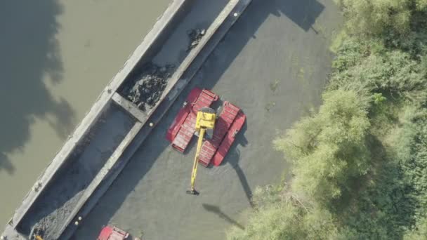 Kazı Aracının Üst Görüntüsünde Derinlemesine Tarama Nehir Kanal Tortu Derinleştirme — Stok video