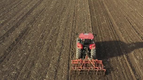 Dolly Move Shot Tractor Pulling Machine Harrowing Arable Field Preparing — Stock Video