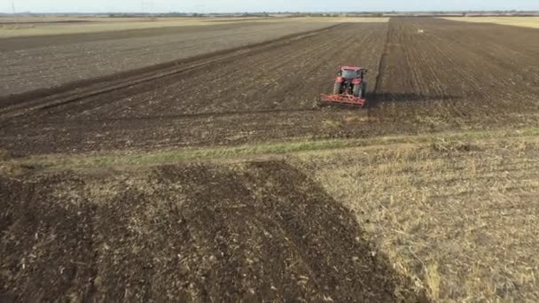 Dolly Move Shot Tractor Pulling Machine Harrowing Arable Field Preparing — Stock Video