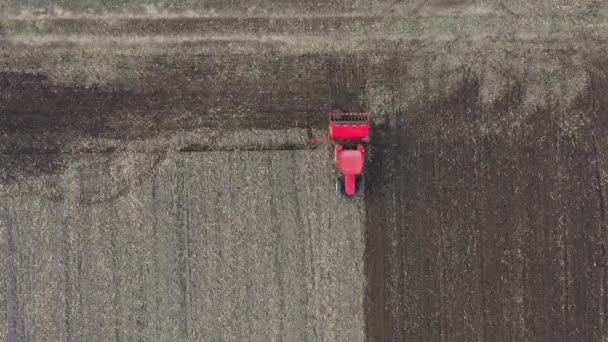 Por Encima Tiro Superior Del Tractor Como Tirando Máquina Taladro — Vídeo de stock