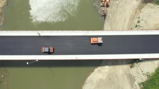 Top View Overhead Workers Machinery Laying Asphalt Spreading Layer Hot — Stok video