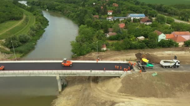 View Dolly Move Workers Machinery Laying Asphalt Spreading Layer Hot — Video