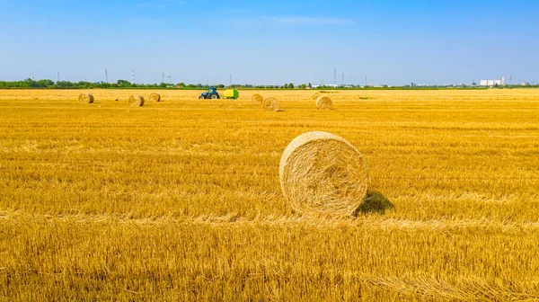 Por Encima Vista Del Campo Agrícola Con Fardos Redondos Paja — Foto de Stock