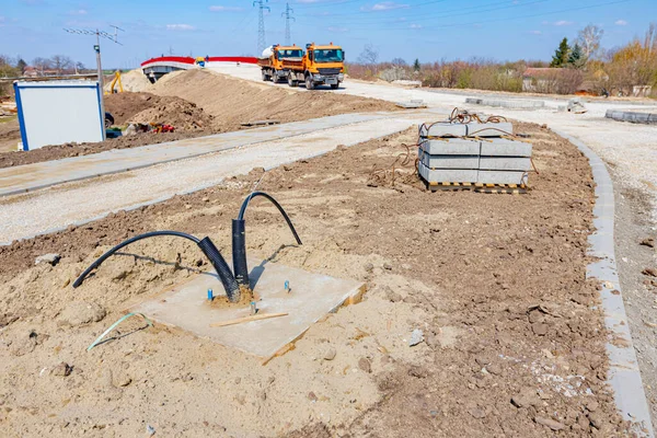 Gegolfde Pijp Zwarte Kunststof Buis Met Kabel Komt Uit Grond — Stockfoto