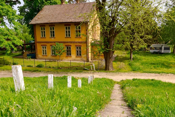 Ivanovo Vojvodina Serbia April 2016 Old Residential Building Yellow Facade — Stock Photo, Image