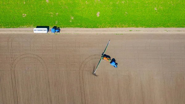 Bovenaanzicht Bovenaanzicht Trekker Tot Aan Het Besproeien Van Grote Eindeloze — Stockfoto