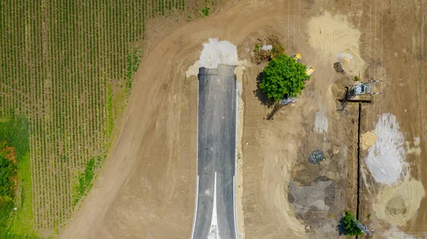 Vista Aérea Sobre Carretera Asfaltada Está Terminando Parcela Cultivable —  Fotos de Stock