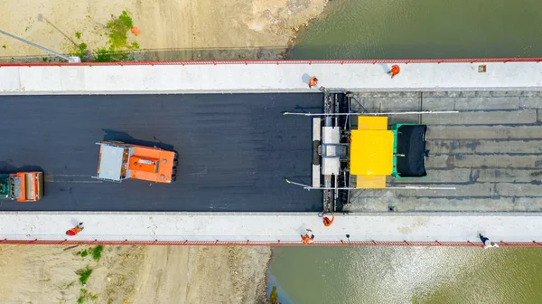 Sopra Vista Dall Alto Sopraelevata Lavoratori Macchinari Posa Asfalto Asfalto — Foto Stock