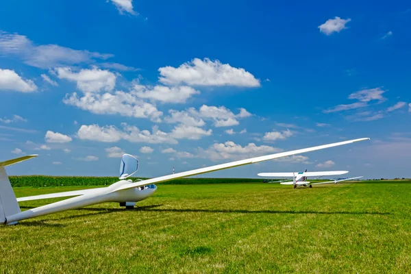 Gliders waiting to go into the air — Stock Photo, Image