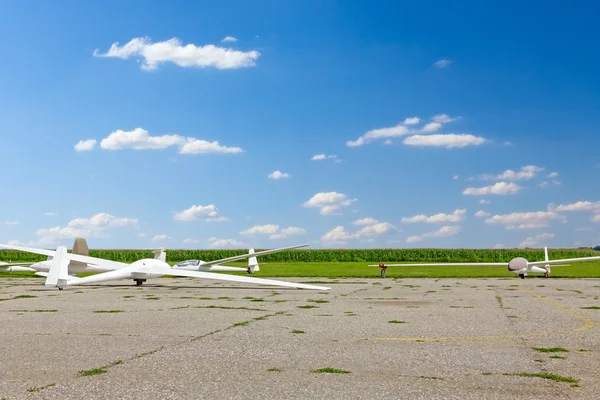 Gliders waiting to go into the air — Stock Photo, Image