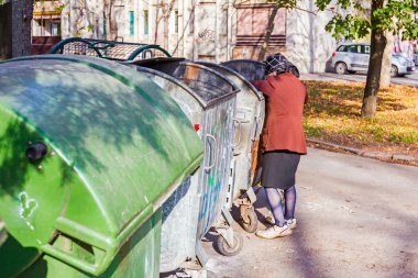 Yoksulluk içinde kadın