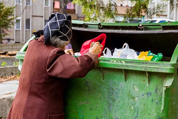 Mujer en la pobreza — Foto de Stock