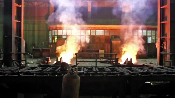 Füstös és kemény munkakörnyezet — Stock videók
