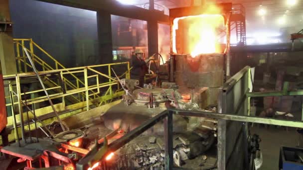 Travail acharné à la Fonderie 