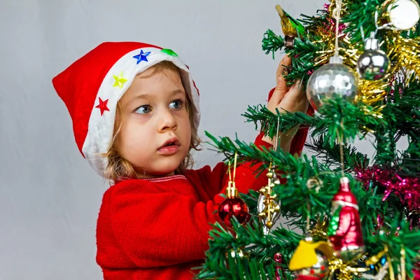 Gelukkig klein meisje in Kerstman hoed — Stockfoto