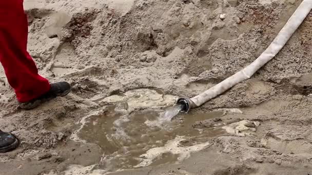 Sand absorbs water — Stockvideo