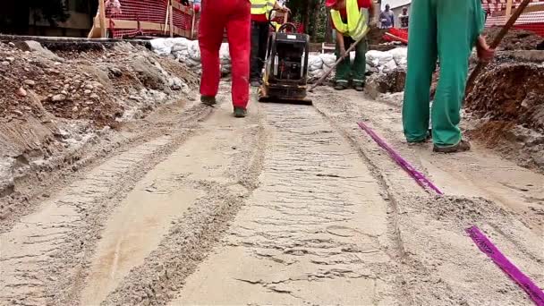 Compactação do solo no canteiro de obras — Vídeo de Stock