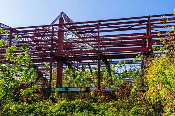 Construção de aço desaproveitado rural — Fotografia de Stock