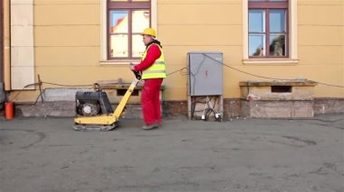 Toprak inşaat alanında sıkıştırma