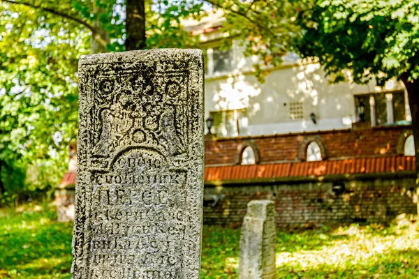 Maltese cross on headstone — Stock Photo, Image