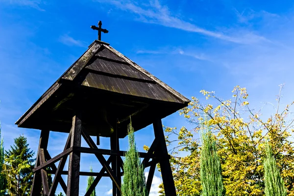 Torre de sino de madeira velha — Fotografia de Stock