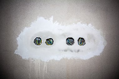 Elektrikli duvar prizleri