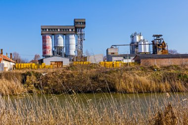 Eski beton silo
