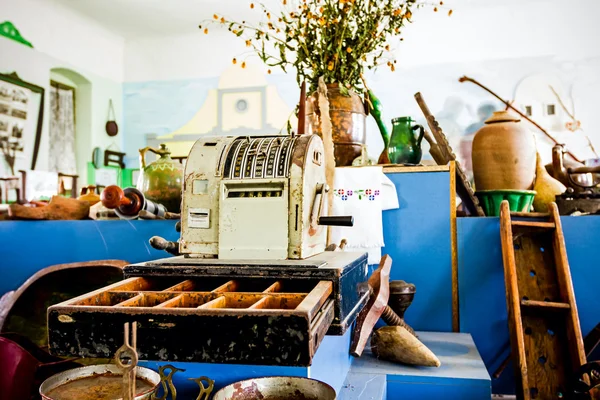 Eski eserler müzede eski kasa.