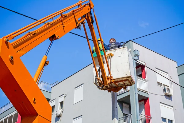 Power line team at work on a pole — Stock Photo, Image