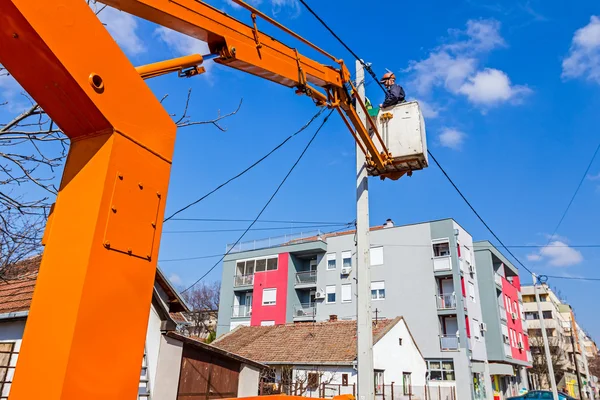 Power line team at work on a pole — Stock Photo, Image